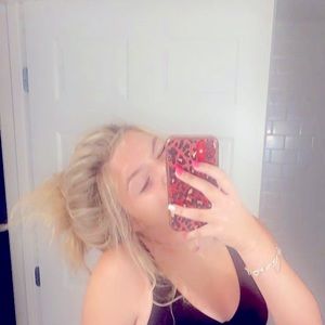 Meet your Posher, Claire